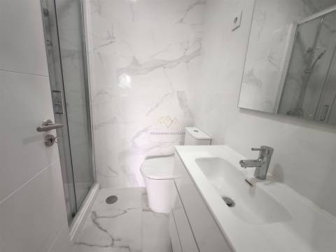 Apartamento T1 remodelado a estrear na Damaia