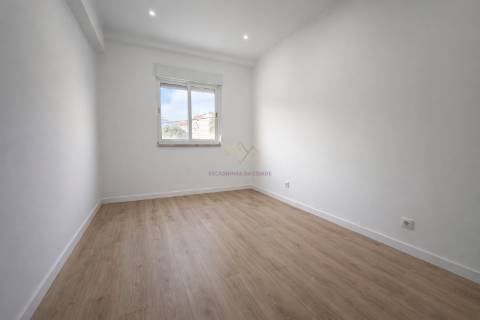 Apartamento T1 remodelado a estrear na Damaia