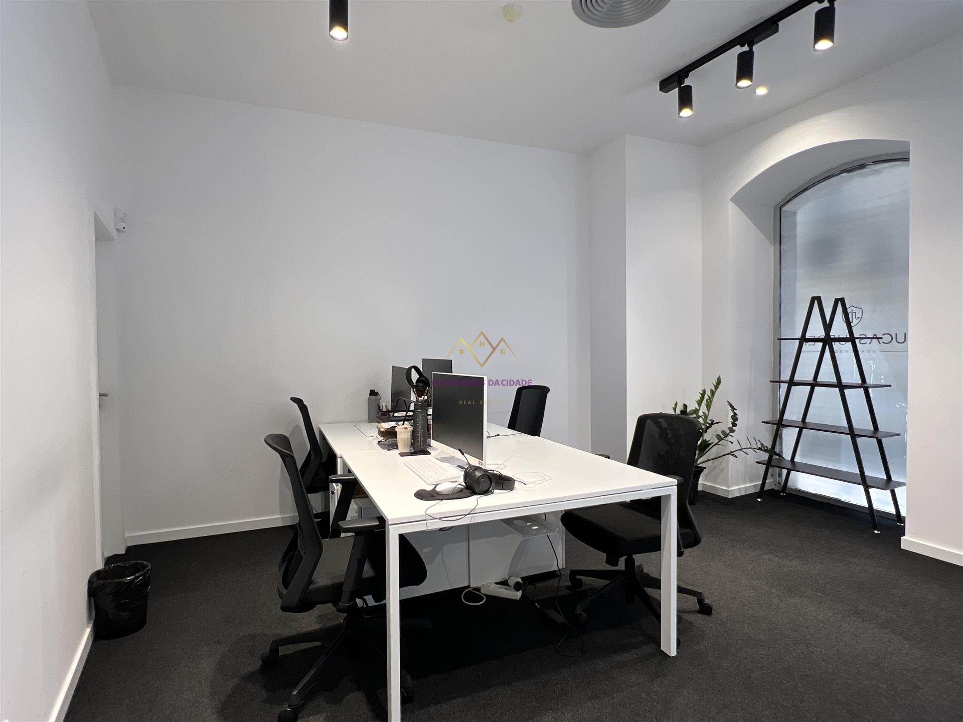 Loja / escritório para arrendamento na Praça do Bocage, em Setúbal