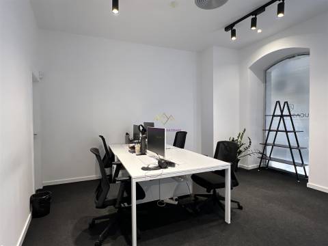 Loja / escritório para arrendamento na Praça do Bocage, em Setúbal