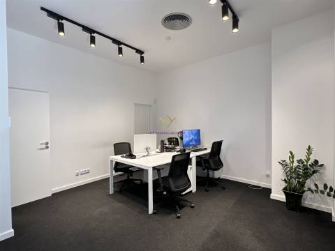 Loja / escritório para arrendamento na Praça do Bocage, em Setúbal