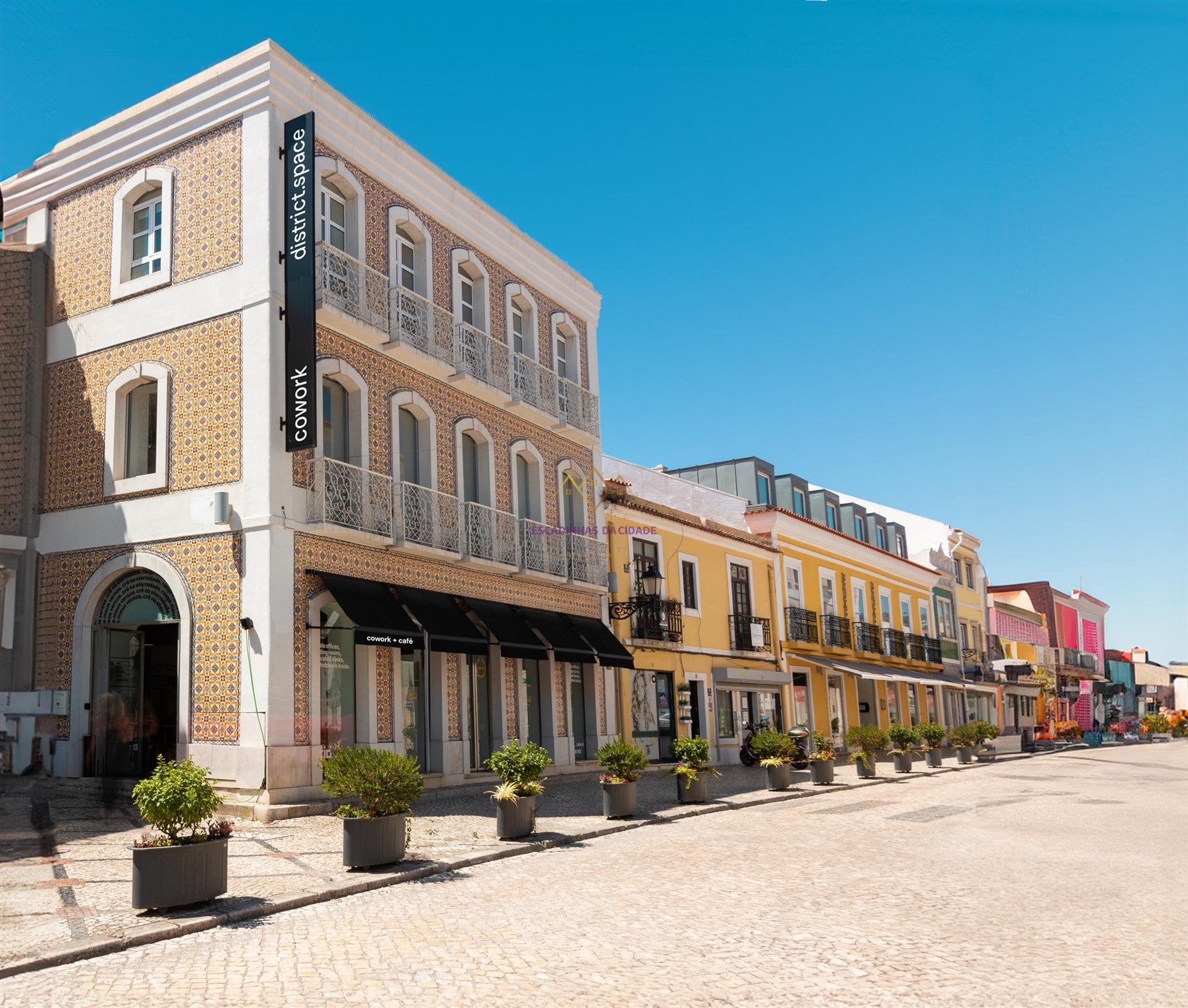 Loja / escritório para arrendamento na Praça do Bocage, em Setúbal