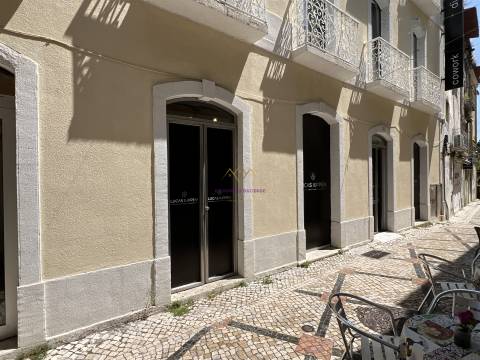 Loja / escritório para arrendamento na Praça do Bocage, em Setúbal