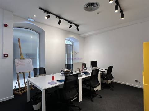 Loja / escritório para arrendamento na Praça do Bocage, em Setúbal