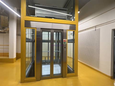 Loja / escritório para arrendamento na Praça do Bocage, em Setúbal