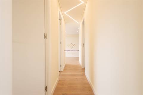 T3 Renovado Olivais com Vista Rio