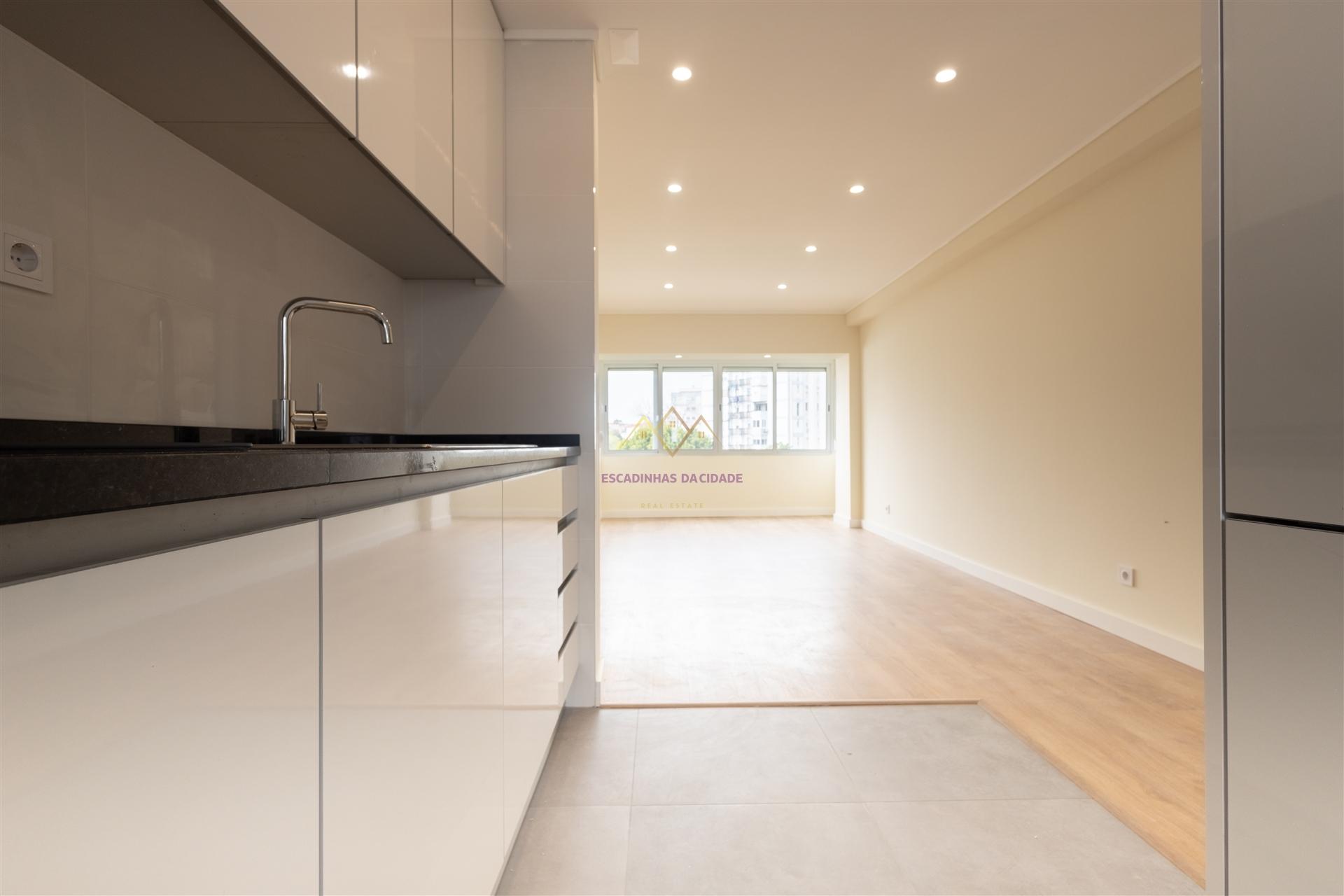 T3 Renovado Olivais com Vista Rio