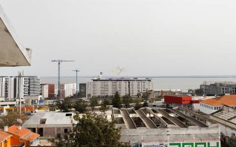 T3 Renovado Olivais com Vista Rio