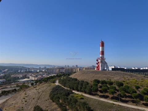 Penthouse T5 com varandas, 2 Garagens Box e Arrecadação, em Empreendimento c/ Piscina e Pq. Infantil