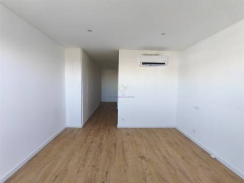 Penthouse T5 com varandas, 2 Garagens Box e Arrecadação, em Empreendimento c/ Piscina e Pq. Infantil