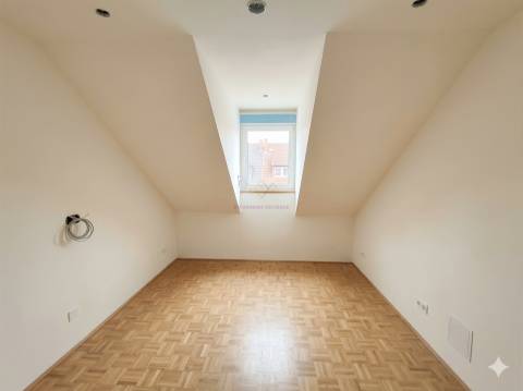 T1+1 Totalmente Remodelado em Alcântara | A Dois Passos da Estação