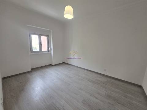 T2 remodelado na Amadora - Venteira