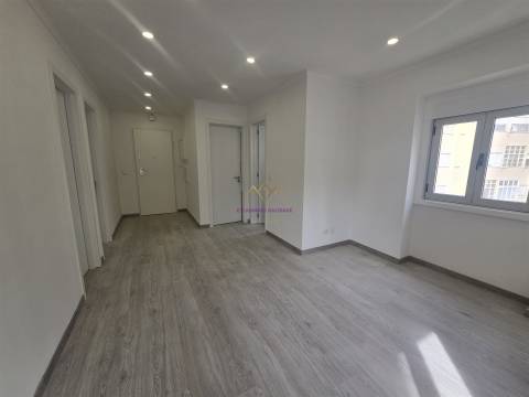 T2 remodelado na Amadora - Venteira