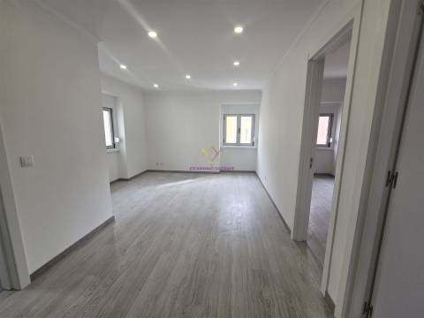 T2 remodelado na Amadora - Venteira