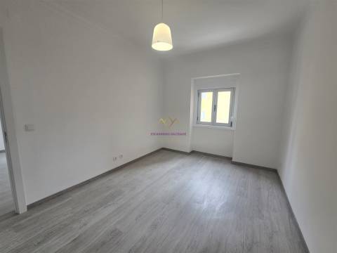 T2 remodelado na Amadora - Venteira