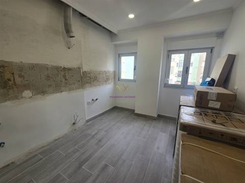 T2 remodelado na Amadora - Venteira