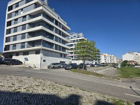 Lote de Terreno com projecto aprovado e licenças a pagamento na Amadora -Venteira