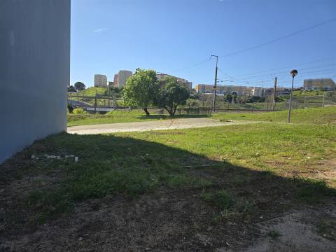 Lote de Terreno com projecto aprovado e licenças a pagamento na Amadora -Venteira