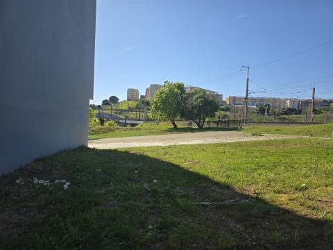 Lote de Terreno com projecto aprovado e licenças a pagamento na Amadora -Venteira