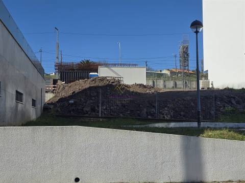 Lote de Terreno com projecto aprovado e licenças a pagamento na Amadora -Venteira