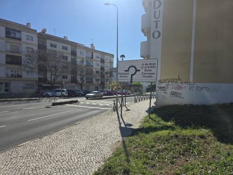 Lote de Terreno com projecto aprovado e licenças a pagamento na Amadora -Venteira