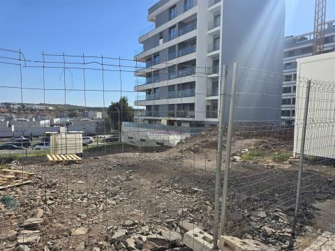 Lote de Terreno com projecto aprovado e licenças a pagamento na Amadora -Venteira