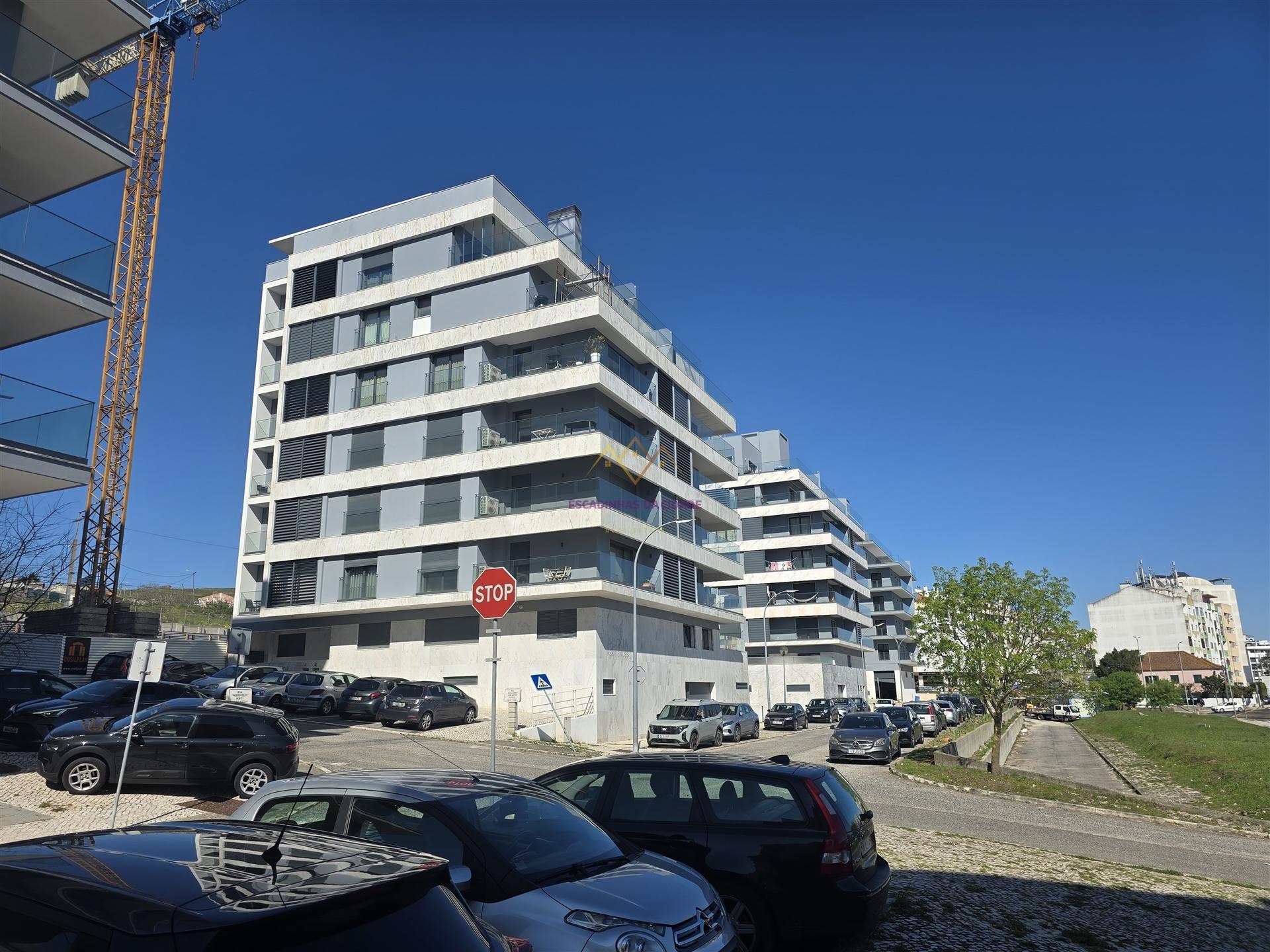 Lote de Terreno com projecto aprovado e licenças a pagamento na Amadora -Venteira