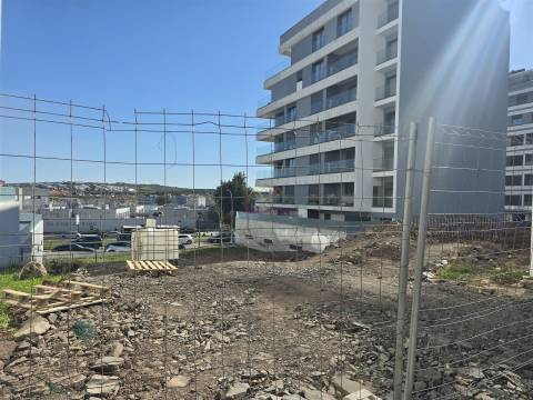 Lote de Terreno com projecto aprovado e licenças a pagamento na Amadora -Venteira