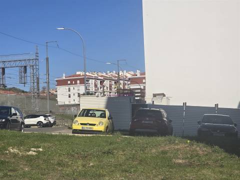 Lote de Terreno com projecto aprovado e licenças a pagamento na Amadora -Venteira