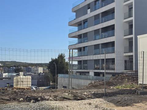 Lote de Terreno com projecto aprovado e licenças a pagamento na Amadora -Venteira