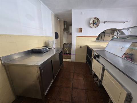 Loja antigo Restaurante/ Churrasqueira para arrendar no Alto do Seixalinho