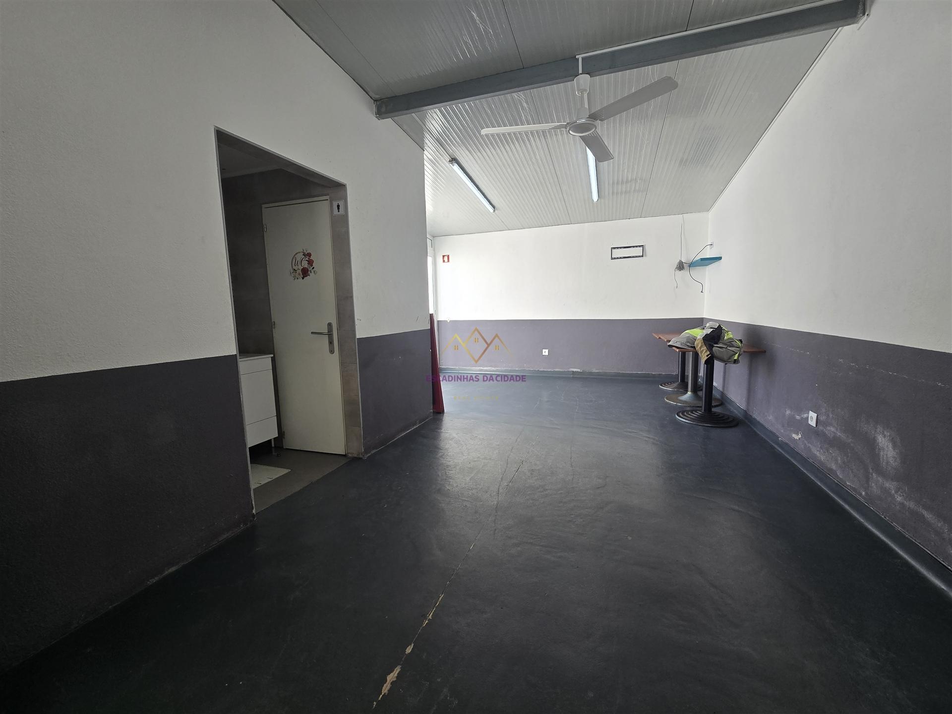 Loja antigo Restaurante/ Churrasqueira para arrendar no Alto do Seixalinho