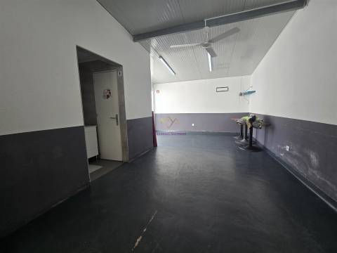 Loja antigo Restaurante/ Churrasqueira para arrendar no Alto do Seixalinho