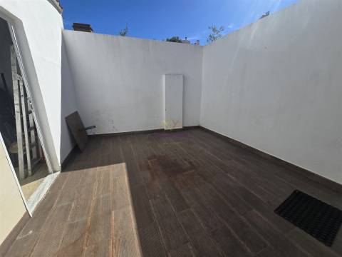 Loja antigo Restaurante/ Churrasqueira para arrendar no Alto do Seixalinho