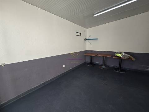 Loja antigo Restaurante/ Churrasqueira para arrendar no Alto do Seixalinho