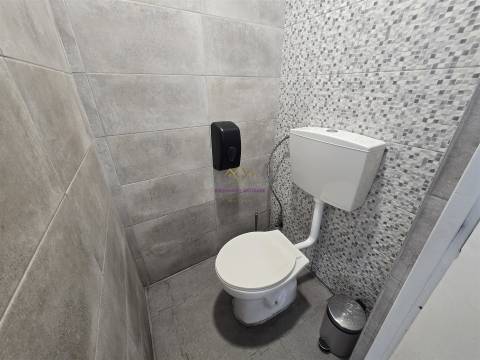 Loja antigo Restaurante/ Churrasqueira para arrendar no Alto do Seixalinho