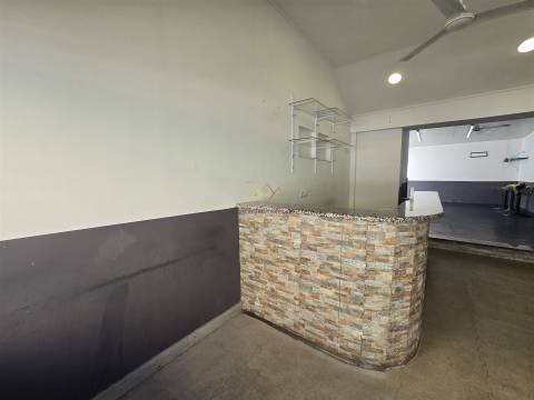 Loja antigo Restaurante/ Churrasqueira para arrendar no Alto do Seixalinho