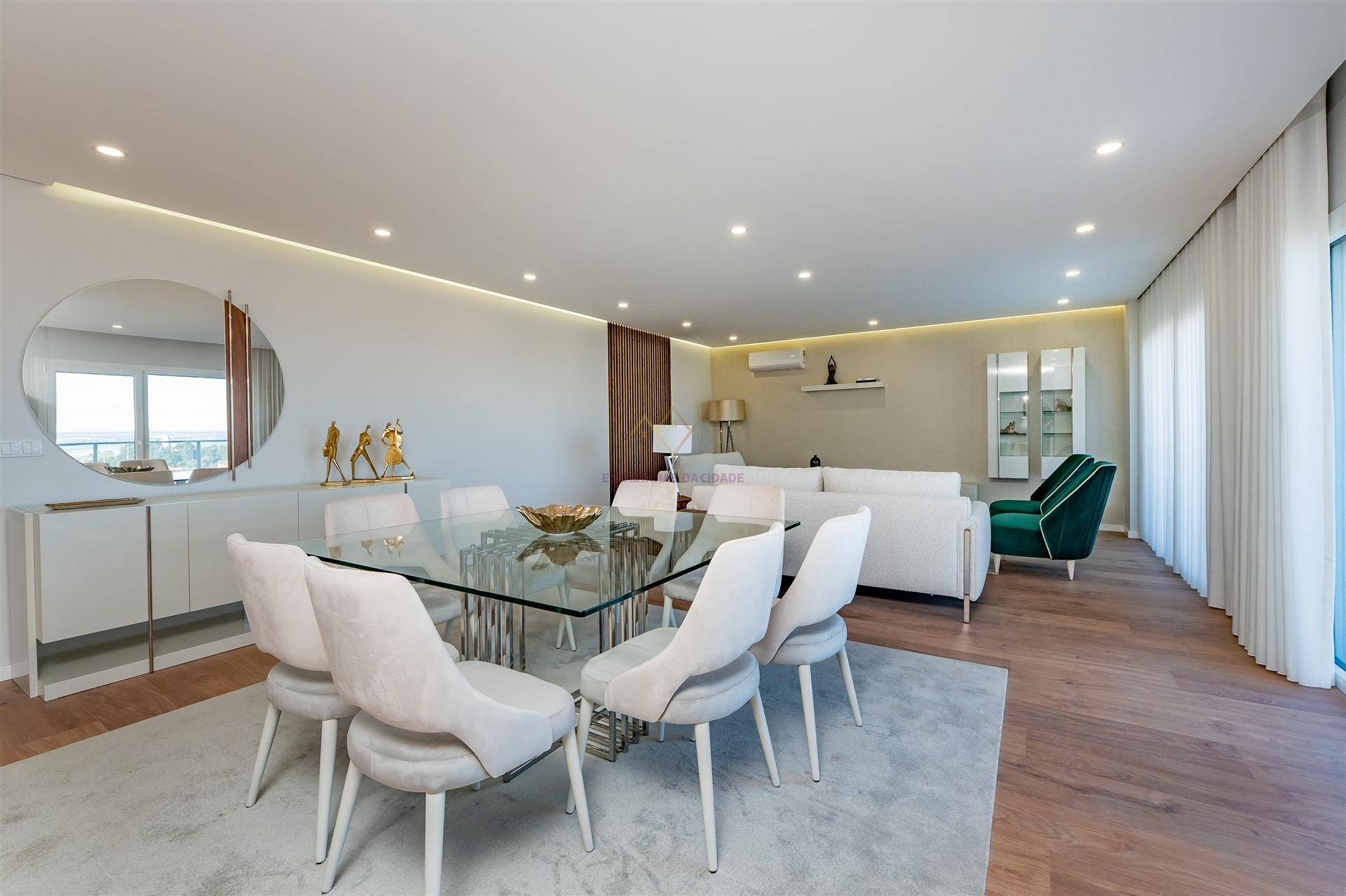 T4 com 207 m² | 2 Suites | Vista Rio | Garagem | Bom Sucesso, Alverca