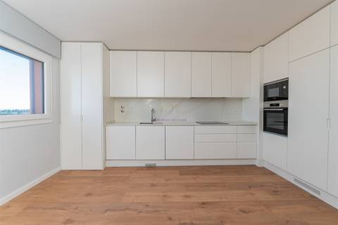 T4 com 207 m² | 2 Suites | Vista Rio | Garagem | Bom Sucesso, Alverca