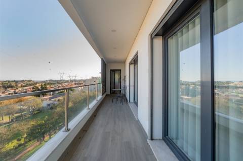 T4 com 207 m² | 2 Suites | Vista Rio | Garagem | Bom Sucesso, Alverca