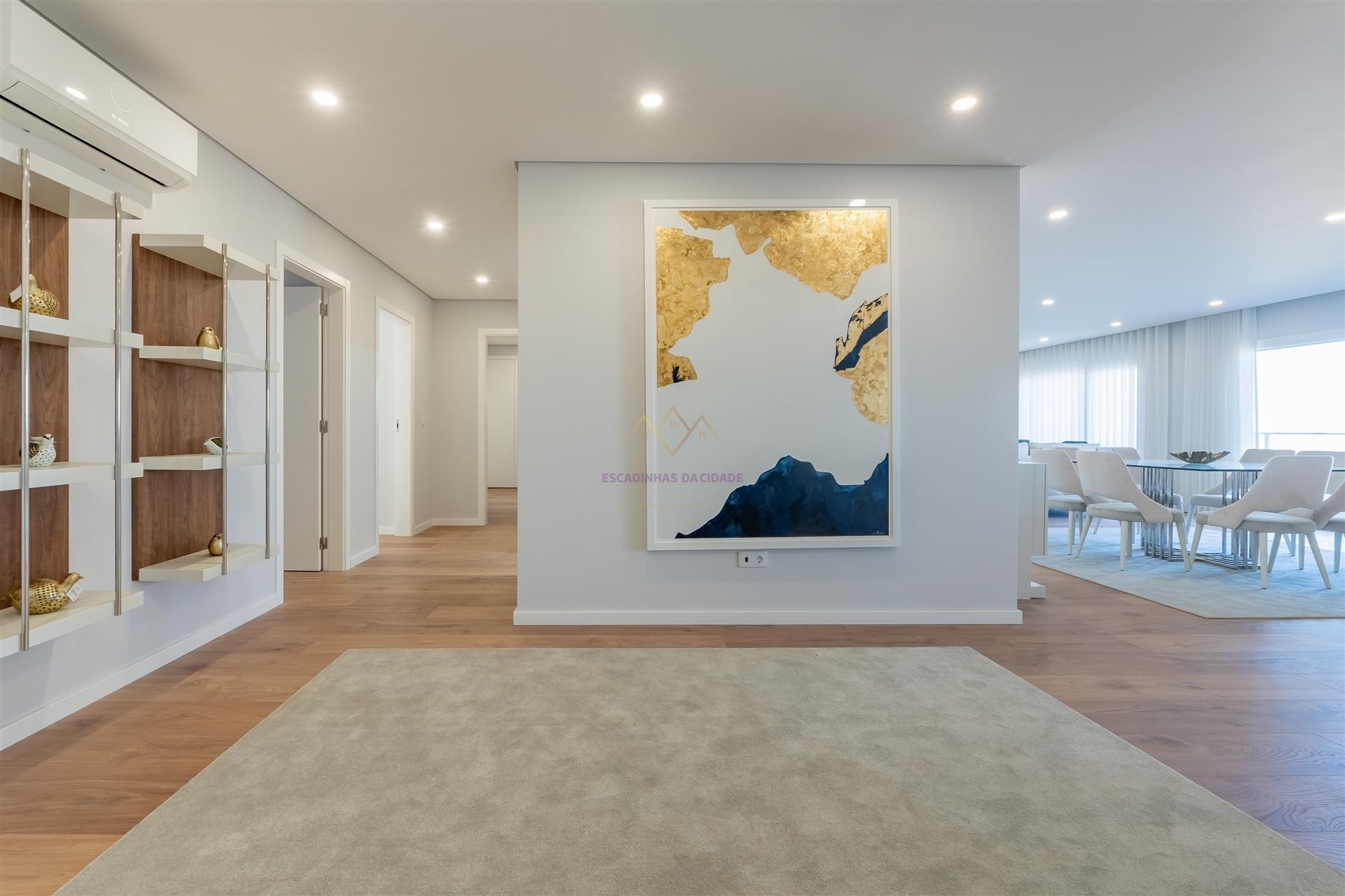 T4 com 207 m² | 2 Suites | Vista Rio | Garagem | Bom Sucesso, Alverca