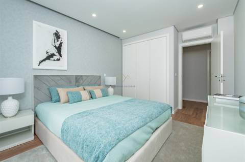 T4 com 207 m² | 2 Suites | Vista Rio | Garagem | Bom Sucesso, Alverca