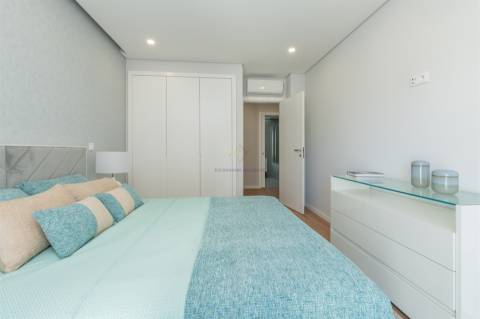 T4 com 207 m² | 2 Suites | Vista Rio | Garagem | Bom Sucesso, Alverca