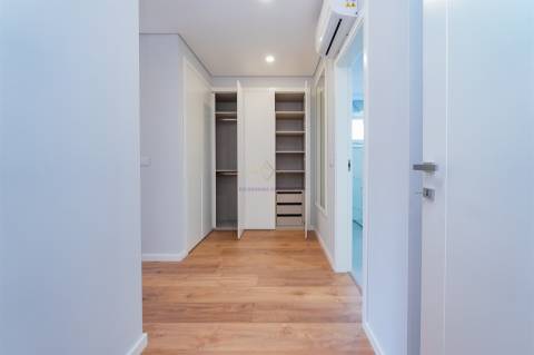 T4 com 207 m² | 2 Suites | Vista Rio | Garagem | Bom Sucesso, Alverca