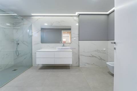 T4 com 207 m² | 2 Suites | Vista Rio | Garagem | Bom Sucesso, Alverca