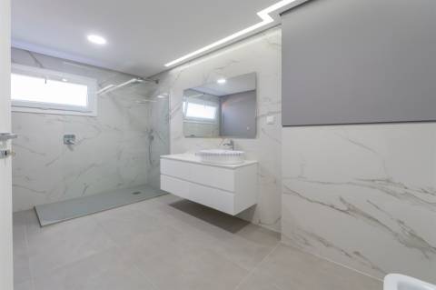 T4 com 207 m² | 2 Suites | Vista Rio | Garagem | Bom Sucesso, Alverca