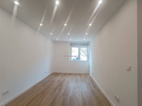Apartamento T2 remodelado na Quinta do Mendes, Odivelas