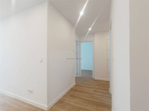 Apartamento T2 remodelado na Quinta do Mendes, Odivelas
