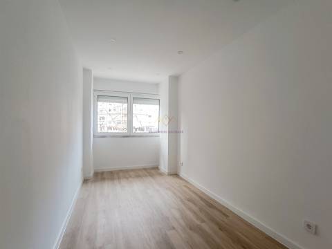 Apartamento T2 remodelado na Quinta do Mendes, Odivelas