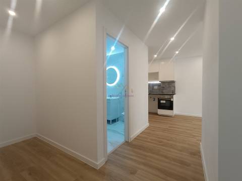 Apartamento T2 remodelado na Quinta do Mendes, Odivelas
